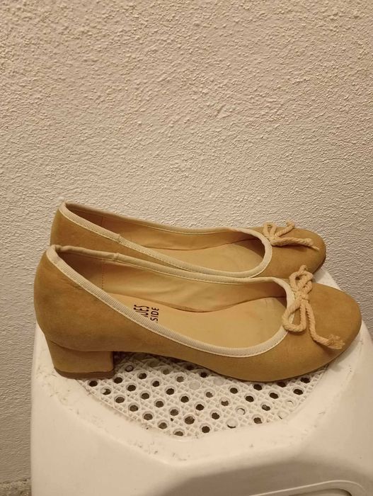 Sapatos de camurça estilo sabrina