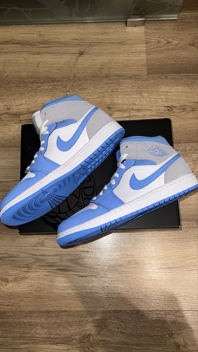 Jordan 1 Mid University Blue Grey