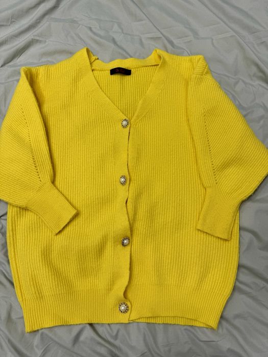 Жіночий светр