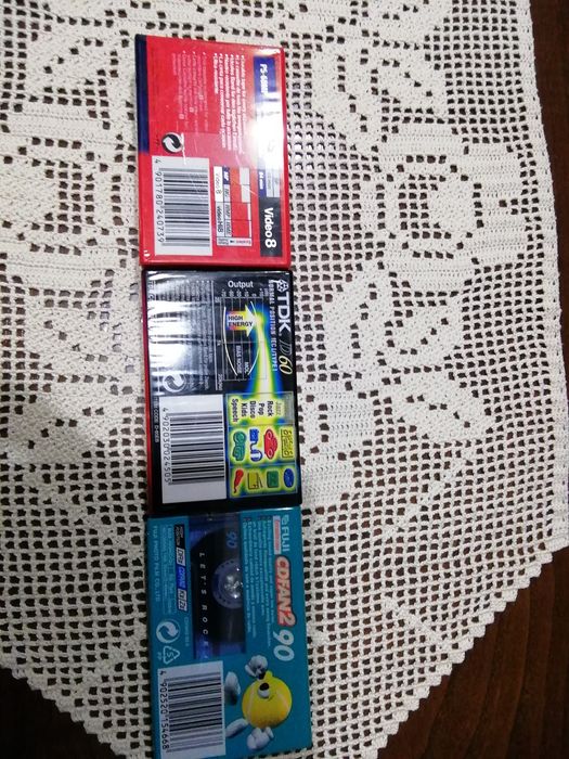 Três Cassetes novas por estrear, 60 e 90.