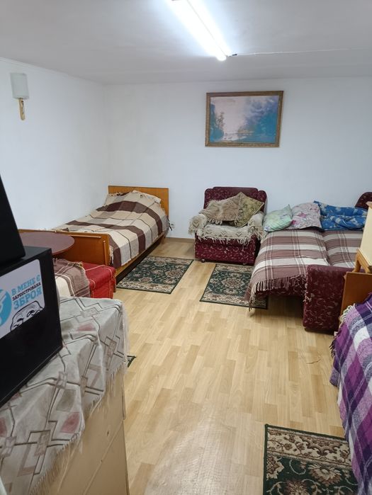 Здам пів будинка в районі лікарні
