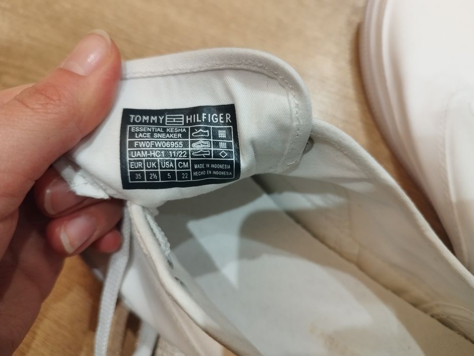 Tenisówki Essential Kesha Lace Tommy Hilfiger rozmiar 35