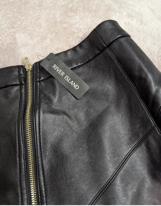 Юбка эко кожа,черная,новая, размер  L.