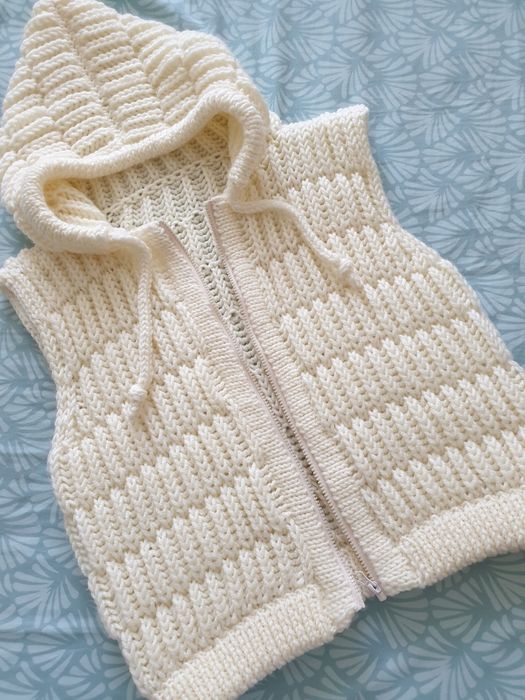 Стильний жилет,в'язаний  спицями