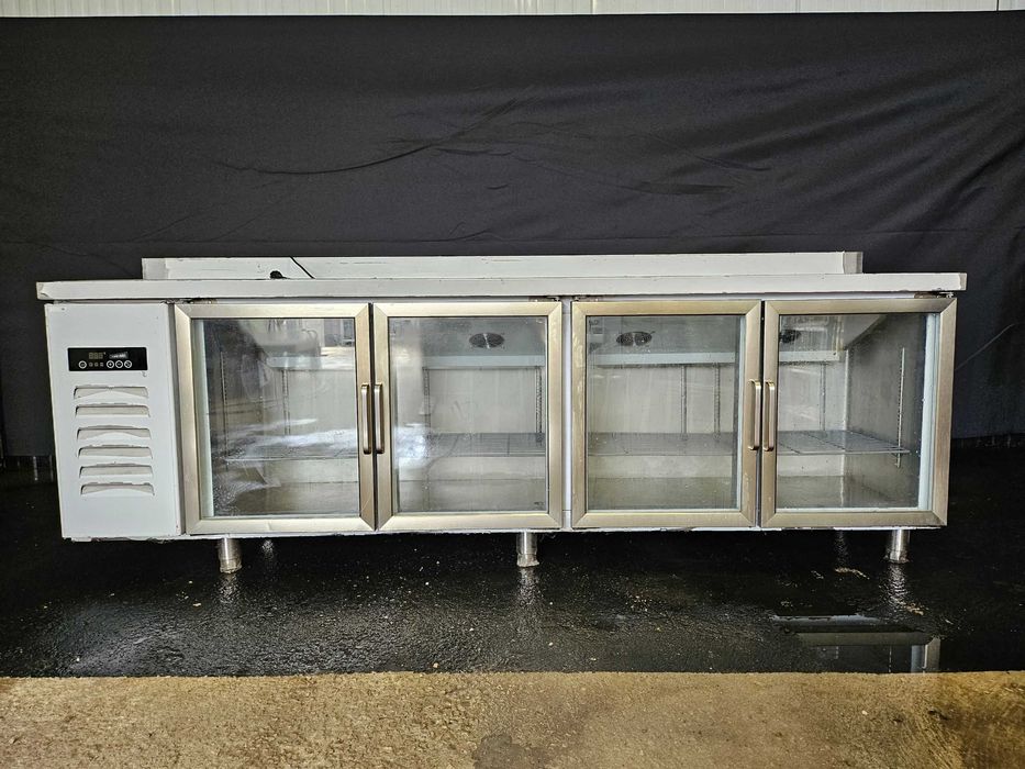 Bancada refrigerada com portas em vidro