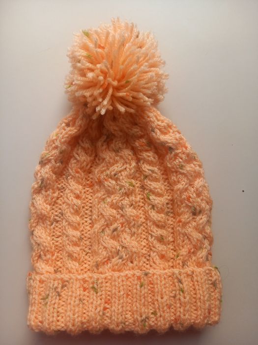 Ciepla pomaranczowa czapka na zime z wloczki handmade  rekodzielo
