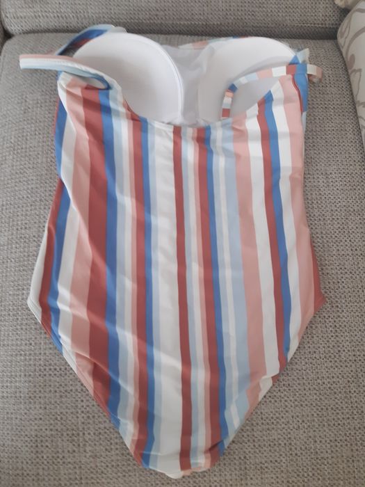 TRIUMPH  - Kostium kąpielowy jednoczęściowy. Rozmiar 42/C