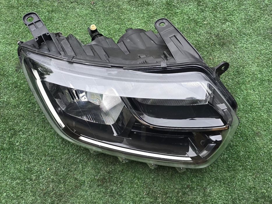 Farol/Ótica direita Dacia Duster