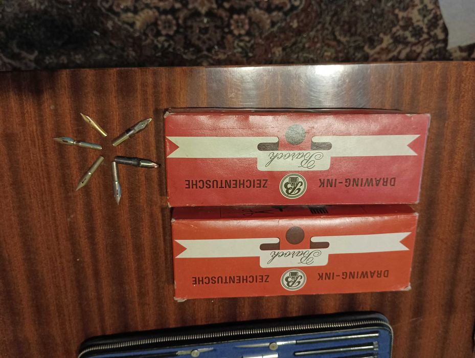 Zabytkowy zestaw kreślarski z cyrklami technicznymi Richter z NRD DDR