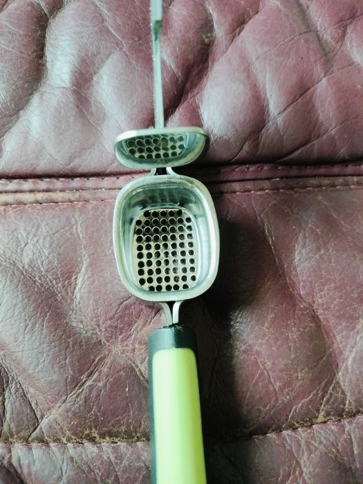 Obieraczka. do czosnku.do sera