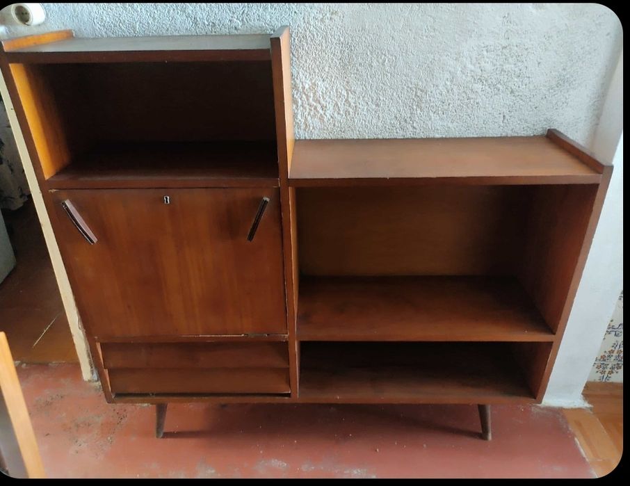 Móvel rústico em bom estado