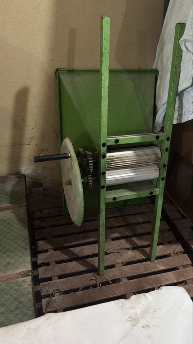 Maquina de esmagar uvas