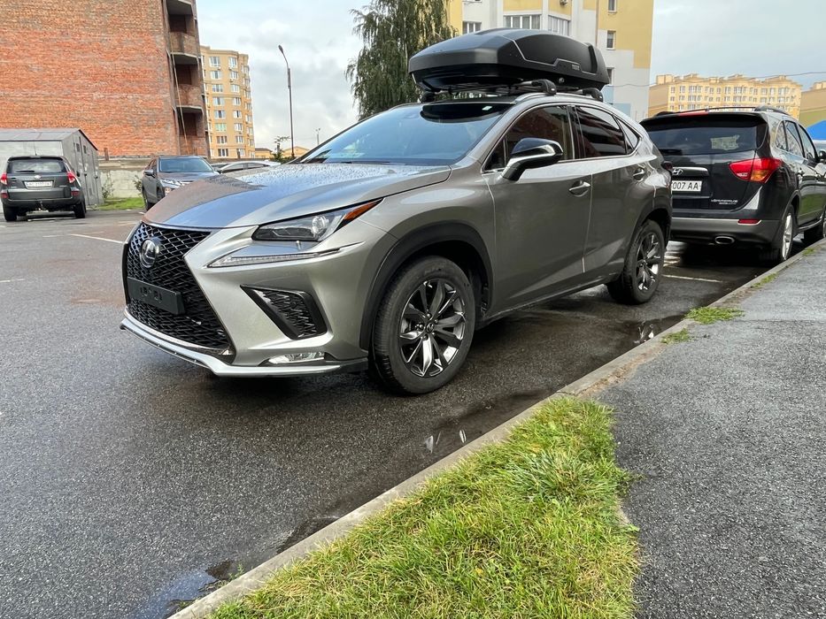 б.у. поперечины Toyota і Lexus багажник как THULE