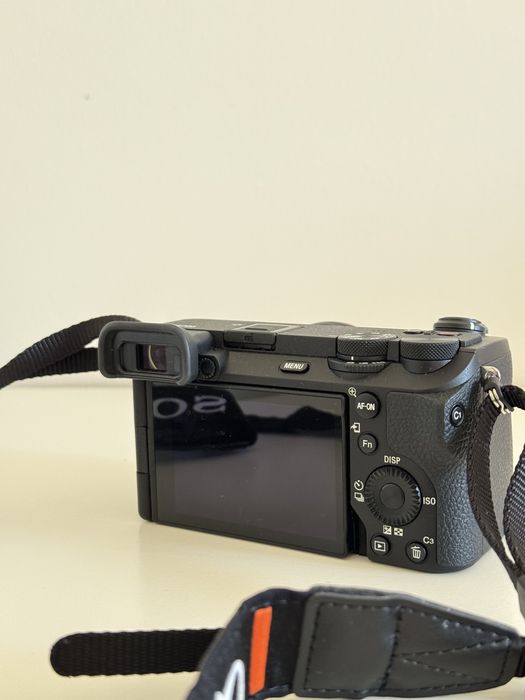 Sony A6700 + objetiva 16-50mm