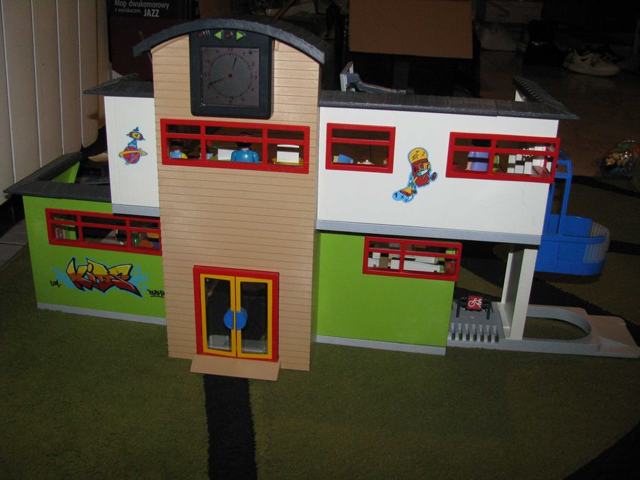 Playmobil 9453 Duża Szkoła Z Wyposażeniem, school, grajacy zegar