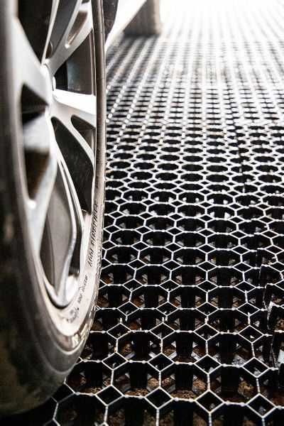 Kratka Trawnikowa Drogowa Parkingowa Ażur GEOKRATA 50x50x4 CZARNA VAT