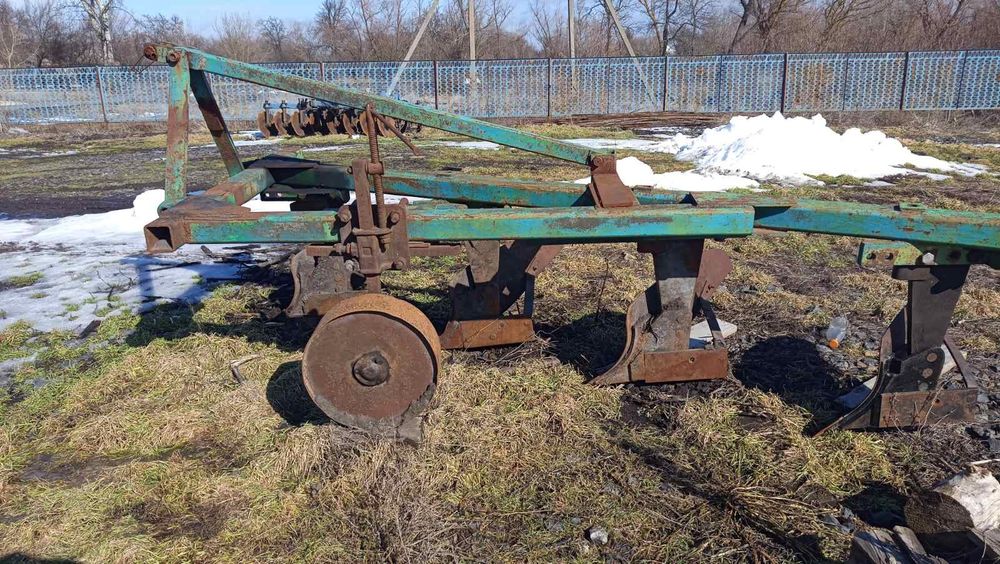 Плуг 4 корпусний в гарному стані
