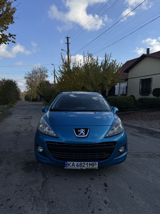 Продам Peugeot 207 2011года