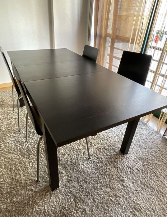 Mesa extensível e 4 cadeiras