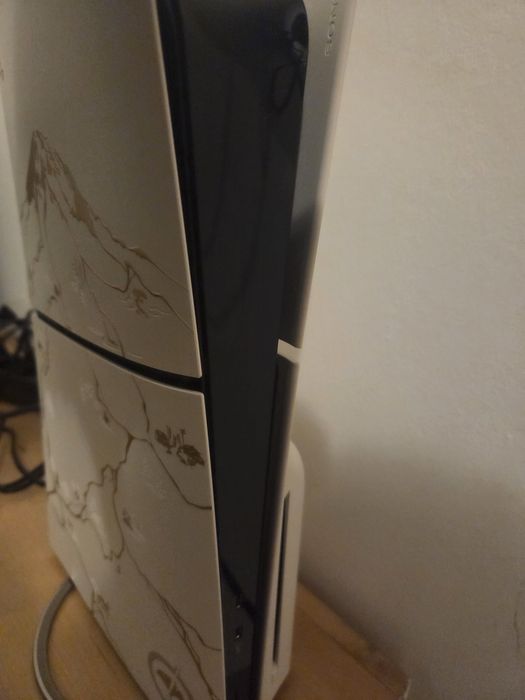 Vendo ps5 slim com 4 jogos e 1 comando , edição Ghost of Yotei