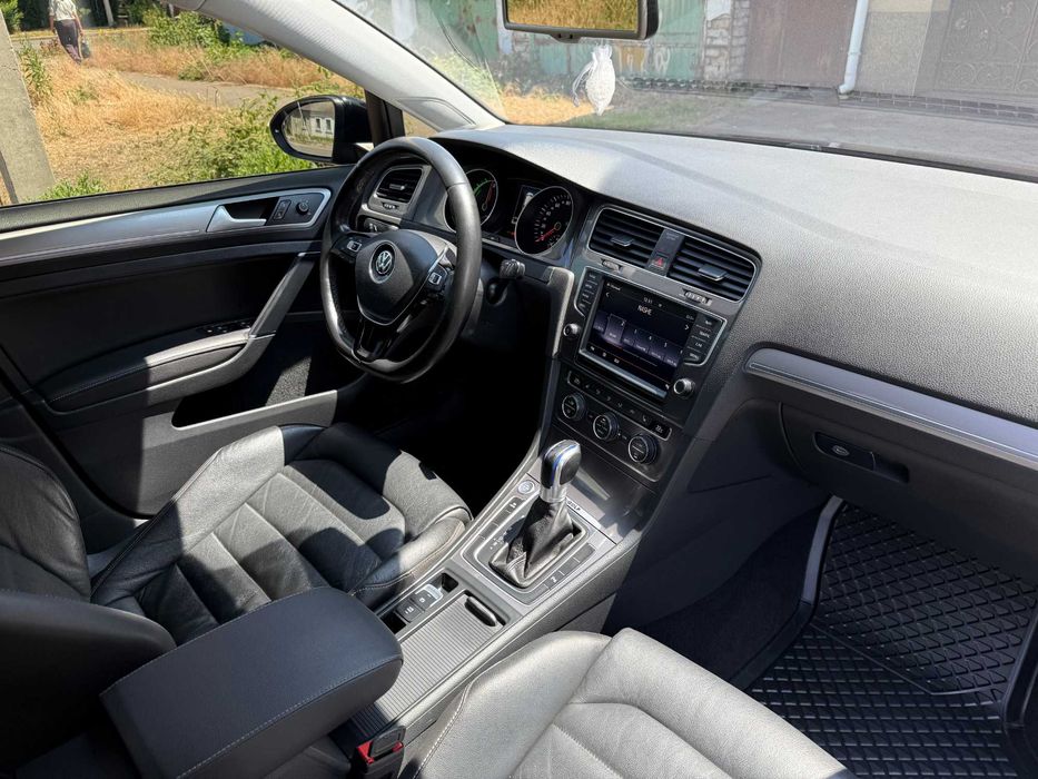 Продам VOLKSWAGEN e-Golf 24кв Електро
