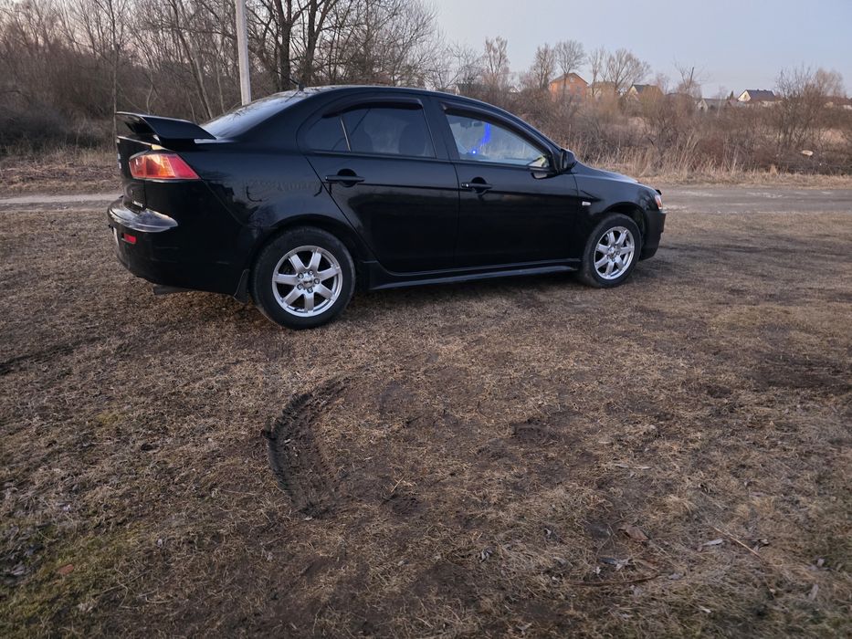 Mitsubishi Lancer X (10)