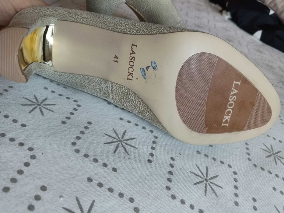 czółenka pantofle nowe Lasocki beżowe skóra 41