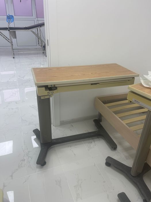 Стол, столик, прикроватный столик лежачих больных