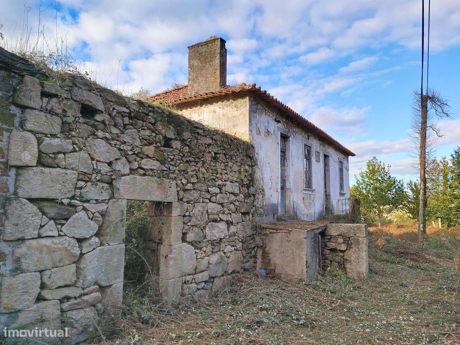 Ruina em Fontoura, Valença - Oportunidade Única!