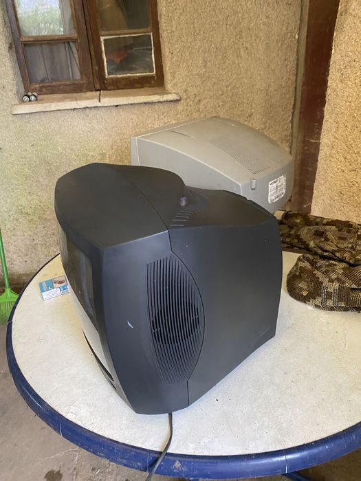 Conjunto de 3 Televisões