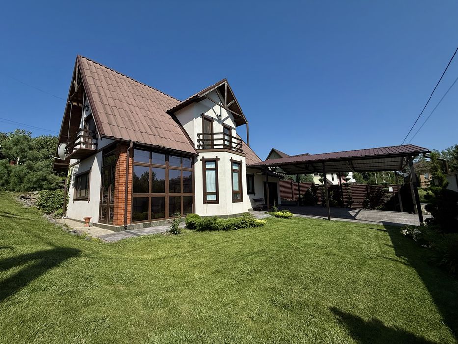 Гаряча пропозиція. Двоповерховий будинок в місті. Ремонт