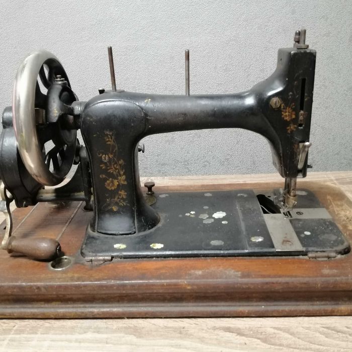 Швейная машинка, работающая PABLIK MARIRKE (ОРИГИНАЛ)