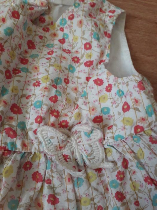 sukienka w kwiaty złota nitka H&M 80