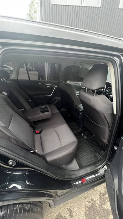 Продам Toyota RAV4 2021 року офіційна