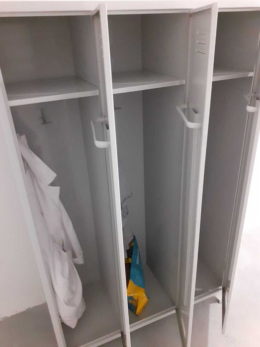 Conjunto de cacifos/armários inox (3) + 1 individual