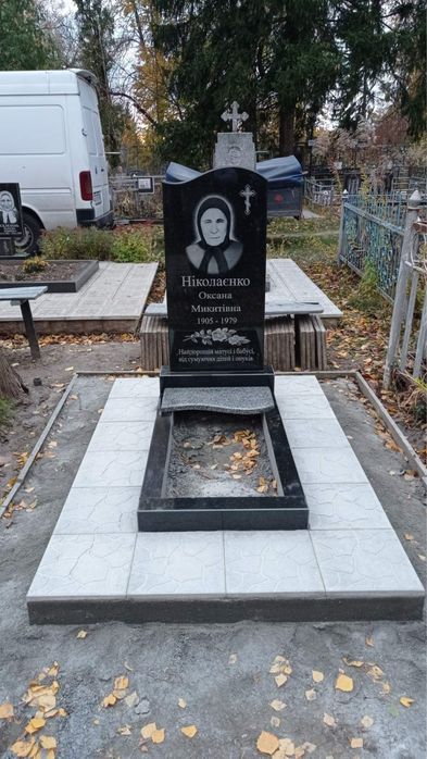 Памятники від 8000 грн