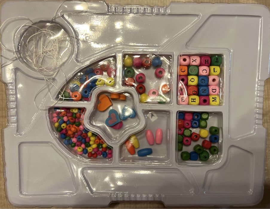 Zestaw dla dzieci do wykonania bizuterii