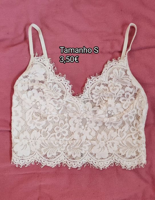 Várias peças de roupa