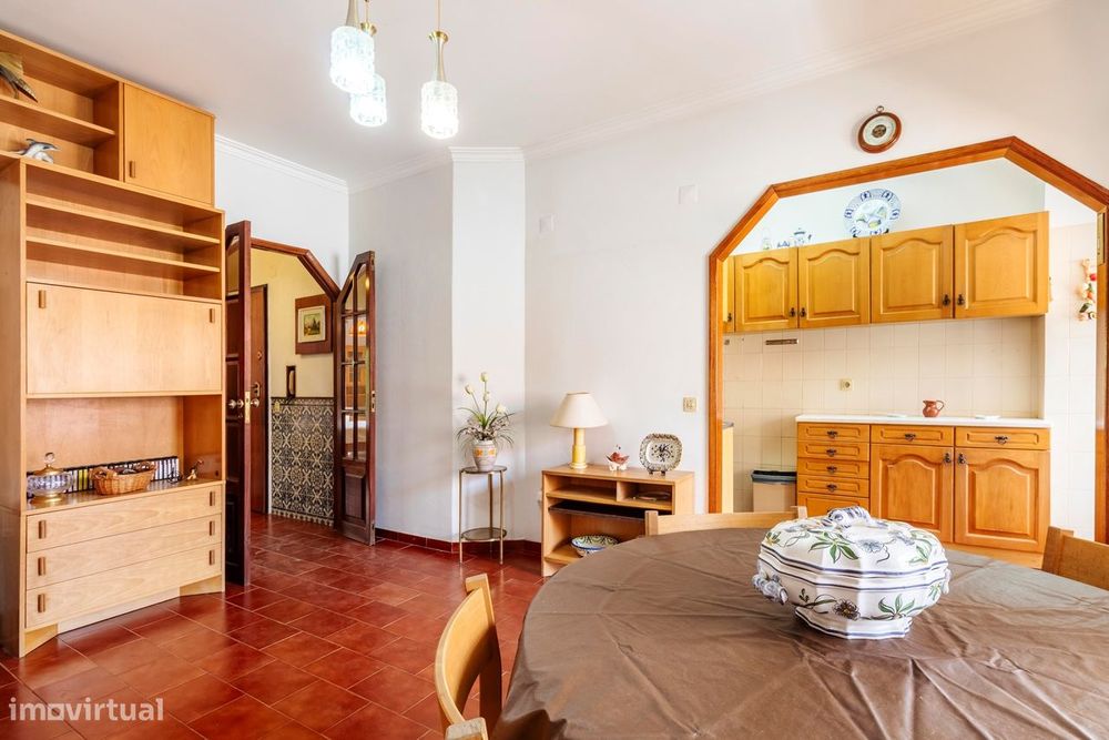 Apartamento T1 c/ Varanda e Marquise, a 550m da Praia, na Costa da Cap