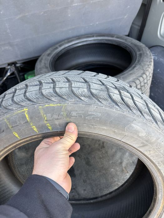 Зимова резина 215/55 r 18