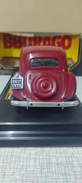 Carro CITRÖEN 15CV TA.1938 -Escala 1/24 -burago.