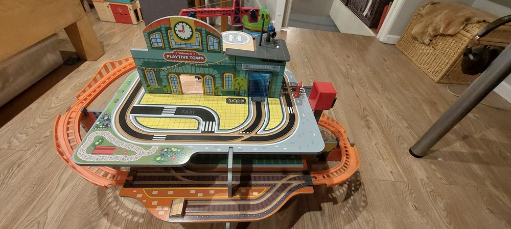 PLAYTIVE®JUNIOR Drewniany dworzec centralny XXL