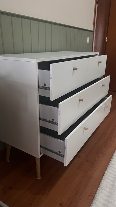 Cómoda com 4 gavetas - Nova