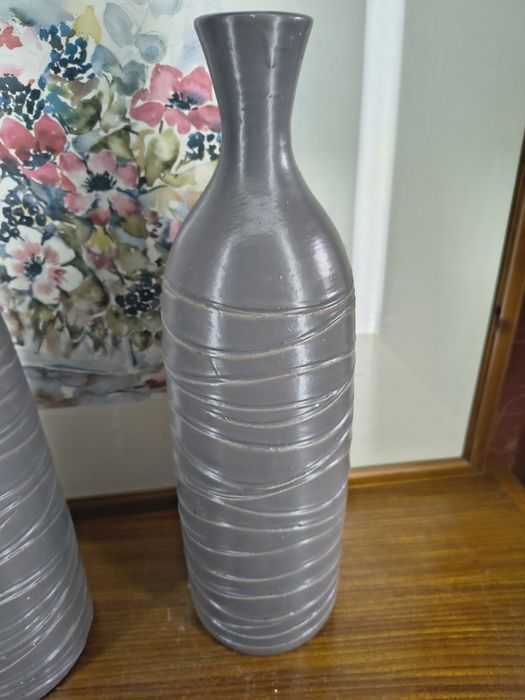 Zestaw 2 nowoczesnych wazonów dekoracyjnych – szare, ceramiczne