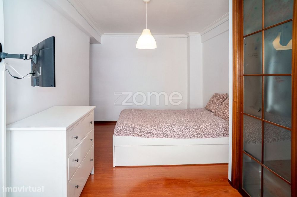 Apartamento T3 com Lareira, Parqueamento e Arrecadação – Santa Mar...