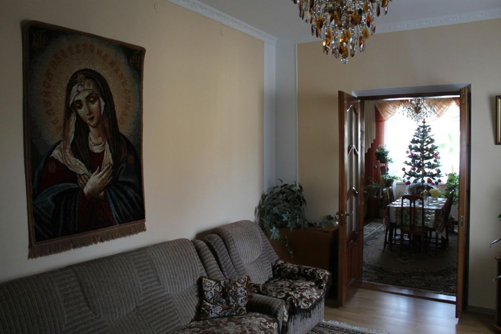 Будинок з ділянкою 0.569 га.