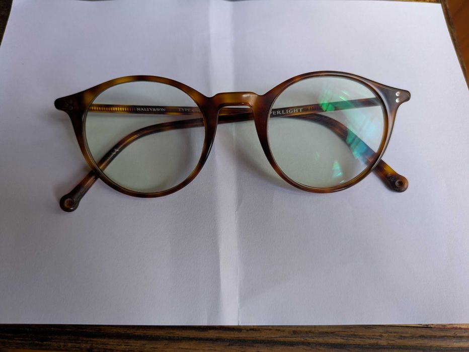 Oculos Hally&son em bom estado