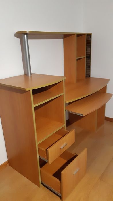 Secretária com estante e gavetas