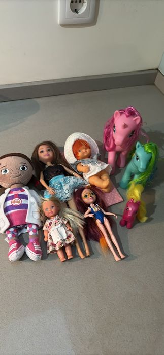 Bonecas da Famosa conjunto E póneis