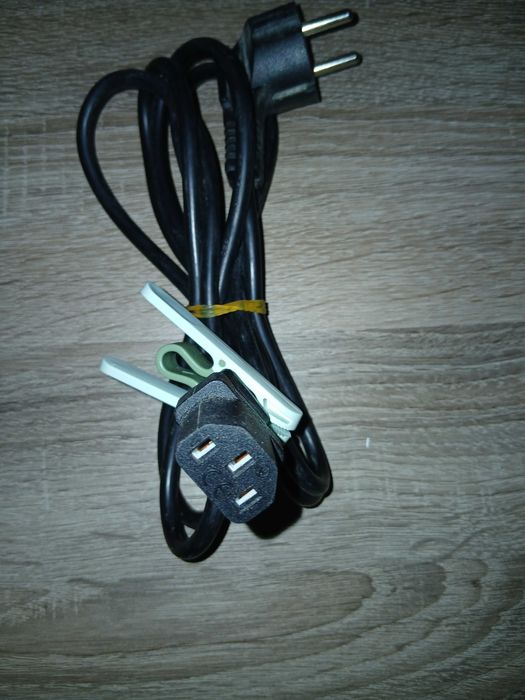 Cabos de Alimentação – Portátil / PC / Monitor – Novos
